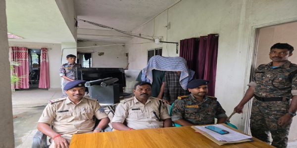 अपराधी ने लूट के प्रयास में ग्रामीण का तोड़ा हाथ, गिरफ्तार