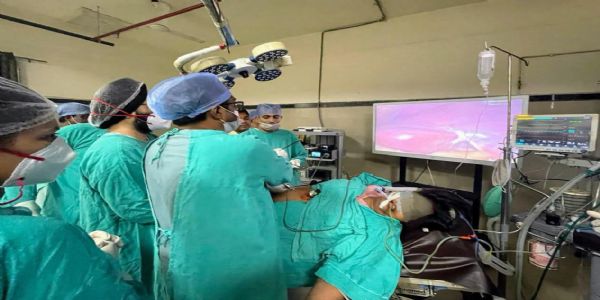 बहराइच मेडिकल कॉलेज ने रचा इतिहास, पहली बार दूरबीन से की सफल सर्जरी
