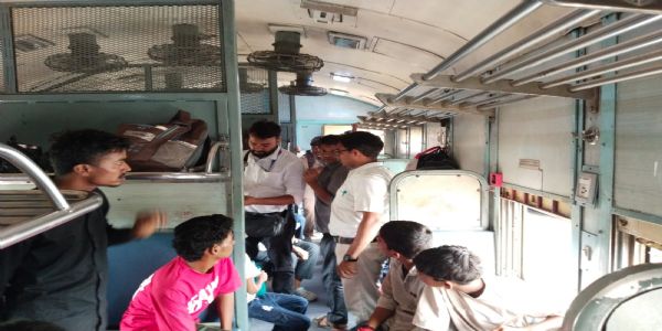 सारण में रेल टिकट जाँच विशेष अभियान में 40 बिना टिकट यात्री धराए