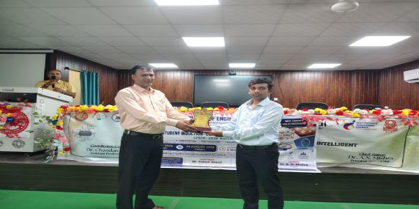 आरुण्य-2026 में नवप्रवेशित विद्यार्थियों को अनुशासन, छात्र कल्याण और तकनीकी शिक्षा का मिला मार्गदर्शन