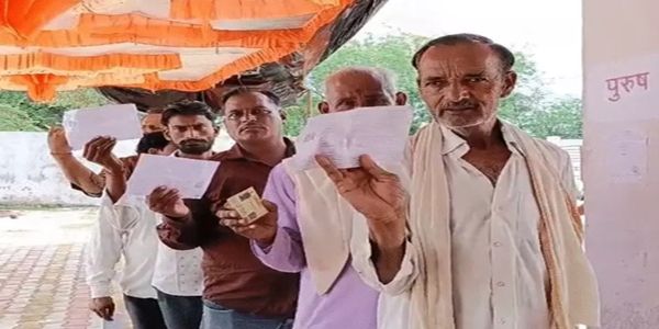 दतिया उपचुनाव: सुबह 10 बजे तक हुई 16.33 प्रतिशत वोटिंग, मतदान केंद्रों पर लगीं लंबी कतारें