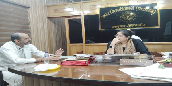 बिजनौर में जल जीवन मिशन के ठेका कर्मियों काे 6 माह से नहीं मिला वेतन , जिलाधिकारी से की हस्तक्षेप की मांग