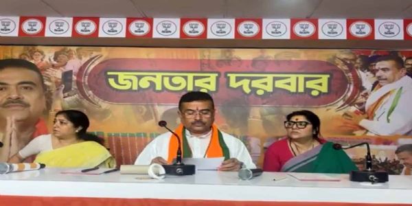 जनता दरबार में मुख्यमंत्री शुभेंदु से मिले फरियादी, कई मामलों में मांगी मदद