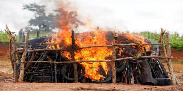 नाइजीरिया ने अवैध हथियारों पर कसा शिकंजा, 2,819 हथियार किए नष्ट