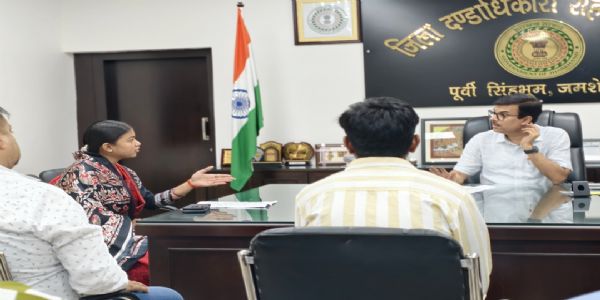 भुइयांडीह अतिक्रमण पर विधायक ने डीसी से मानवीय समाधान कराने काे कहा