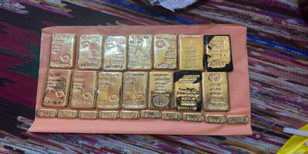 तृणमूल नेता के रिश्तेदार के घर छापेमारी में 28.5 करोड़ नगद और 15 किलो सोना बरामद, आरोपित गिरफ्तार