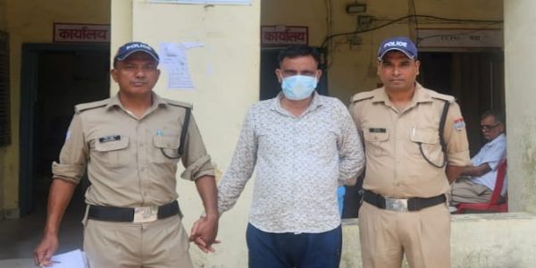 मालिश के बहाने बुजुर्ग का सोने का गहना उड़ाने वाला गिरफ्तार