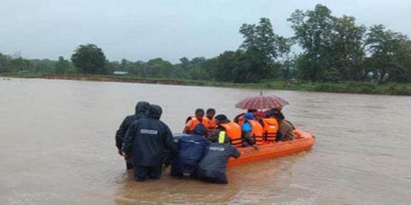 नगरसेना ने बीमार बच्ची व महिला को उपचार के लिए पहुंचाया अस्पताल