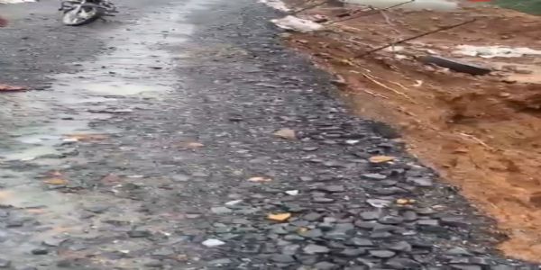 भोपालपटनम से तेलंगाना को जोड़ने वाला प्रमुख सड़क संपर्क हुआ बाधित