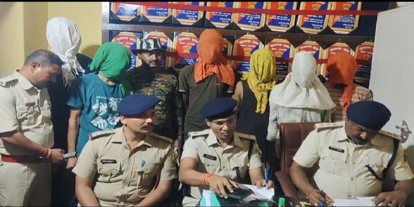मंदिर में चोरी के मामले में 6 अपराधी गिरफ्तार