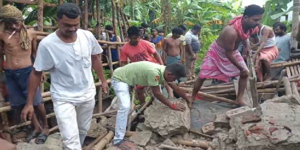 कच्चा मकान ढहने से पिता-पुत्री की मौत, इलाके में शोक