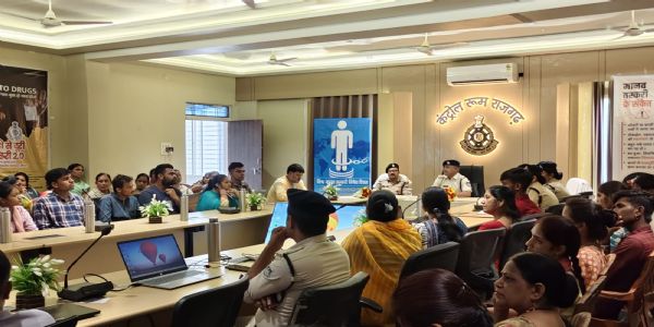 राजगढ़ः मानव तस्करी रोकने पुलिस का जागरूकता अभियान, युवाओं और महिलाओं को बताए बचाव के उपाय