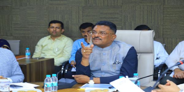 ठाणे के विकास कार्यों की परिवहन मंत्री सरनाइक ने की समीक्षा