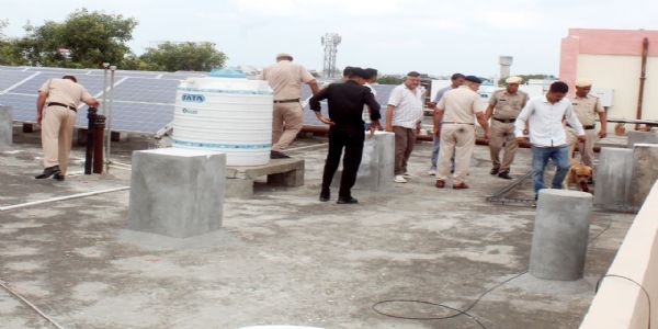 कैथल कोर्ट परिसर में पुलिस की मॉक ड्रिल, डॉग स्क्वाड ने खंगाला चप्पा-चप्पा