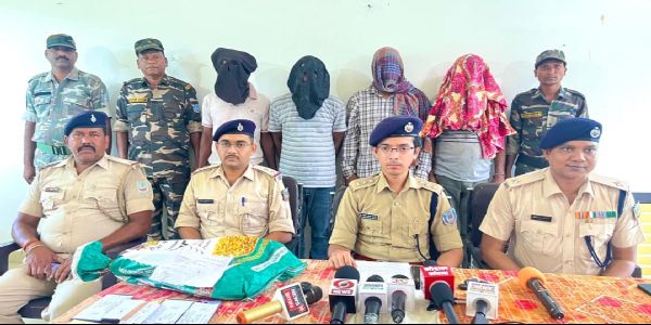 चक्रधरपुर में 44.64 लाख की इलेक्ट्रॉनिक चोरी का खुलासा, चार चोर गिरफ्तार