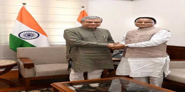 रेलवे अवसंरचना और कनेक्टिविटी को लेकर केंद्रीय मंत्री अश्विनी वैष्णव से मिले ओडिशा के मुख्यमंत्री