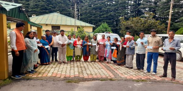 मुख्यमंत्री विवेकाधीन कोष से चम्पावत में 24 लाभार्थियों को आर्थिक सहायता