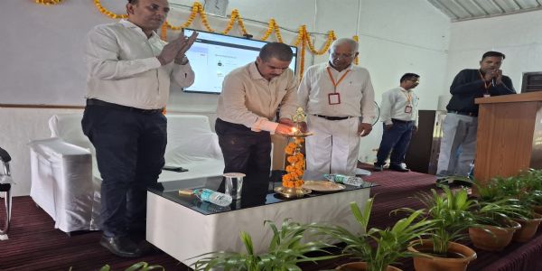 वीरपुर मॉडल प्लस टू विद्यालय में डीएम ने किया ऑनलाइन शिक्षण सुविधा का शुभारंभ