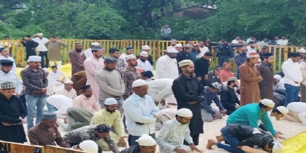 मप्र के धार में ऐतिहासिक भोजशाला के पीछे वाली जमीन पर मुस्लिम समाज ने अदा की जुमे की नमाज