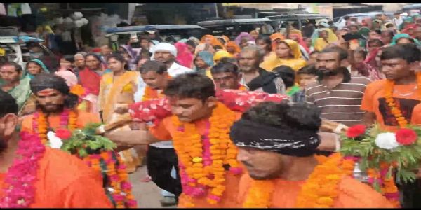 हमीरपुर में पहली बार कांवड़ लाए कावंडियों का जोरदार स्वागत