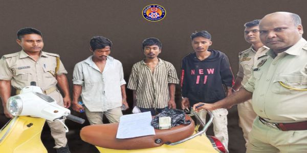 चोरी के मामले में तीन मुख्य आरोपित गिरफ्तार, 80 हजार रुपये बरामद
