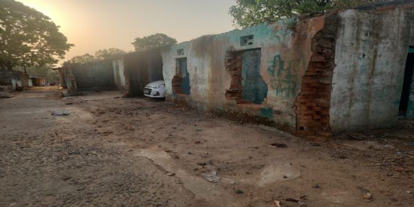 अनूपपुर: एक साल बाद भी 51 में सिर्फ 9 जर्जर शासकीय भवन ढहे, बारिश में मंडरा रहा बड़े हादसे का खतरा