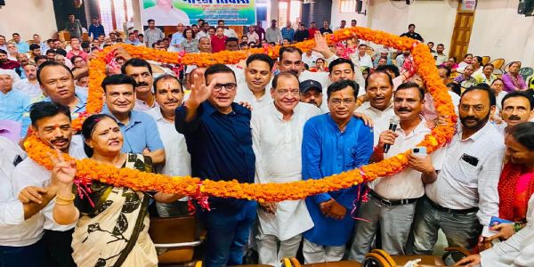 पश्चिम बंगाल कांग्रेस के प्रभारी बनने के बाद प्रथम बार हल्द्वानी पहुंचे प्रकाश जोशी स्वराज आश्रम में हुआ भव्य स्वागत