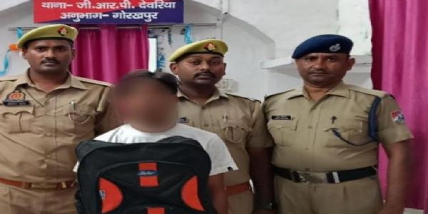 बिहार जा रही अवैध शराब देवरिया स्टेशन पर जीआरपी ने 96 बोतल के साथ तस्कर गिरफ्तार
