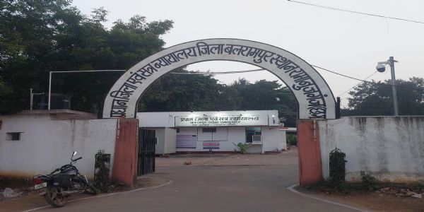 बार-बार कोर्ट में पेश नहीं होने पर कोरिया के उपनिरीक्षक पर कार्रवाई, न्यायालय ने लगाया जुर्माना