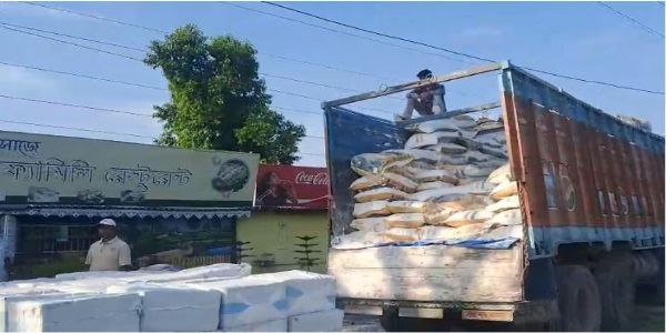 आटे की बोरियों के पीछे छिपा लाखों का प्रतिबंधित कफ सिरप बरामद