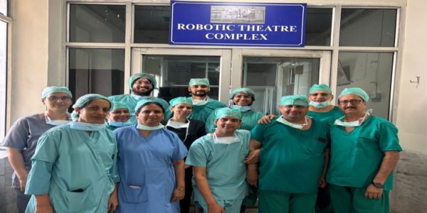 रोबोटिक सर्जरी से कैंसर उपचार में एसएमएस ने बनाया नया कीर्तिमान
