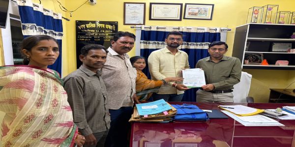 स्ट्रीट लाइट और जल प्रदाय सामग्री की कमी पर भड़के कांग्रेसी पार्षद, व्यवस्था सुधार की मांग