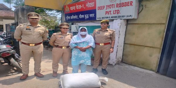 कुख्यात महिला तस्कर को पुलिस कस्टडी रिमांड पर लेकर लाखों रुपये कीमत का गांजा बरामद