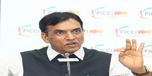 नई दिल्ली में ‘फिक्की-एआईओई ग्लोबल इंडस्ट्रियल रिलेशंस समिट’ को संबोधित करते मनसुख मांडविया नई दिल्ली में ‘फिक्की-एआईओई ग्लोबल इंडस्ट्रियल रिलेशंस समिट’ को संबोधित करते मनसुख मांडविया