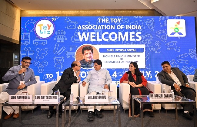 नई दिल्ली में 17वें टॉय बिज इंटरनेशनल बी2बी एक्सपो में पीयूष गोयल और अन्य नई दिल्ली में 17वें टॉय बिज इंटरनेशनल बी2बी एक्सपो में पीयूष गोयल और अन्य