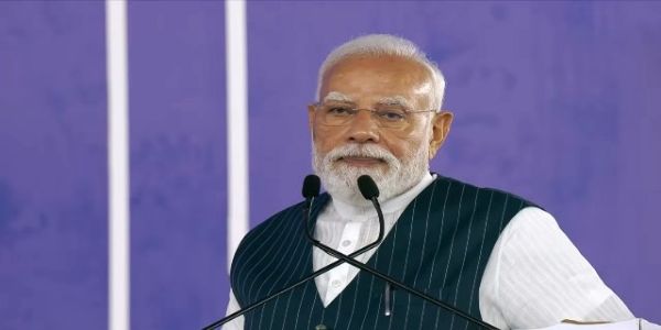 प्रधानमंत्री नरेन्द्र मोदी शनिवार को गुजरात के साणंद में सीजी सेमी की आउटसोर्स्ड सेमीकंडक्टर असेंबली एंड टेस्ट (ओएसएटी) सुविधा के उद्घाटन कार्यक्रम को संबोेधित करते हुए प्रधानमंत्री नरेन्द्र मोदी शनिवार को गुजरात के साणंद में सीजी सेमी की आउटसोर्स्ड सेमीकंडक्टर असेंबली एंड टेस्ट (ओएसएटी) सुविधा के उद्घाटन कार्यक्रम को संबोेधित करते हुए