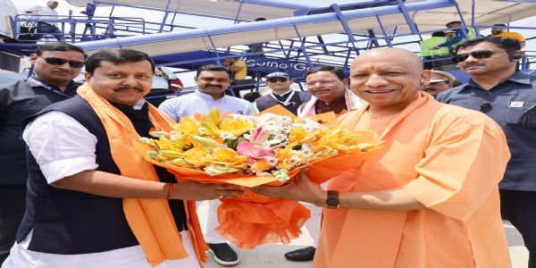 नितिन नवीन का स्वागत करते मुख्यमंत्री योगी