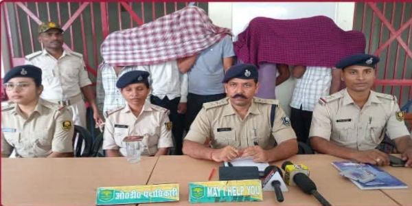 चोरी के बिजली के तार को ट्रक में लोड करते छह गिरफ्तार
