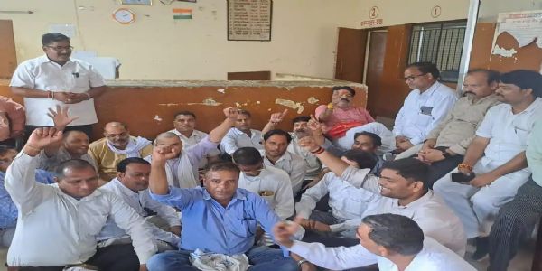 हाथरस में 26 दिन बाद समाप्त हुई अधिवक्ता, दस्तावेज लेखकों की हड़ताल