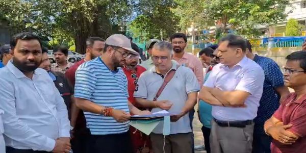 मंत्री शंकर घोष ने प्रस्तावित आधुनिक पार्किंग ज़ोन स्थल का किया निरीक्षण
