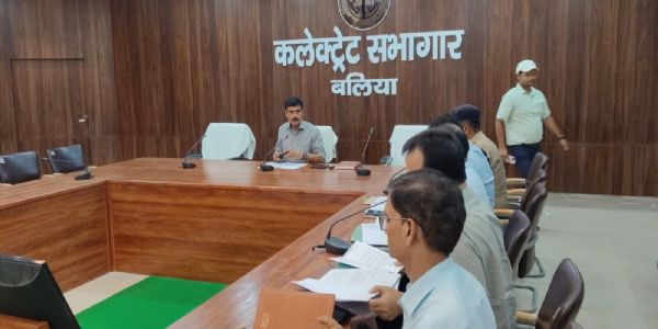बलिया में स्कूल बसों पर सख्ती, फिटनेस टेस्ट नहीं कराने पर हाेगी एफआईआर