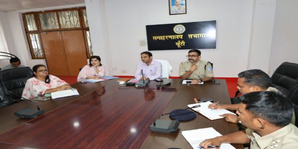 भू-माफियाओं पर हो सख्त कार्रवाई : उपायुक्त