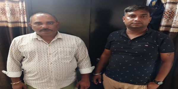 पन्द्रह हजार की रिश्वत लेते वन अधिकारी व चालक गिरफ्तार