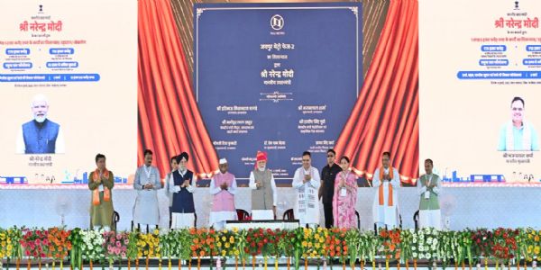 प्रधानमंत्री ने देश का पहला ग्रीनफील्ड एकीकृत रिफाइनरी-कम-पेट्रोकेमिकल कॉम्प्लेक्स राष्ट्र को समर्पित किया