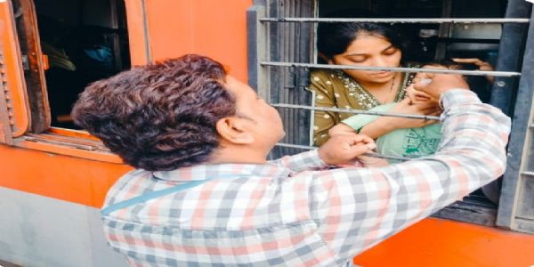 मध्य रेल्वेवर पल्स पोलिओ लसीकरण मोहिमेंतर्गत ९००० हून अधिक बालकांचे लसीकरण