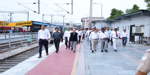 जीएम ने किया जोधपुर-बाड़मेर रेलखंड का निरीक्षण