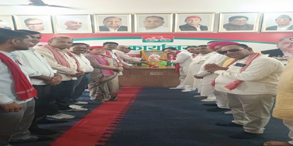 औरैया सपा कार्यालय में पहली बार धूमधाम से मनाई बाबा लख्खी शाह बंजारा की जयंती