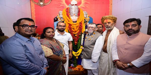 राज्यपाल ने श्री हनुमान मंदिर में की पूजा-अर्चना, ‘श्री राम वाटिका’ सामुदायिक हॉल का किया उद्घाटन