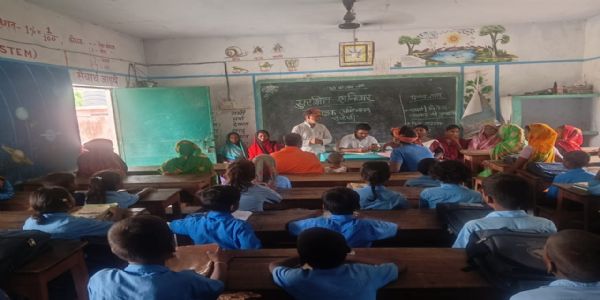 अभिभावक-शिक्षक संगोष्ठी में बच्चों की शत-प्रतिशत उपस्थिति पर जोर