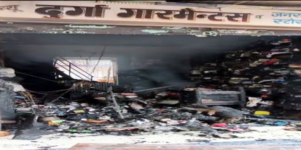 फतेहाबाद : गारमेंट्स की दुकान में आग ओ लाखों का नुकसान